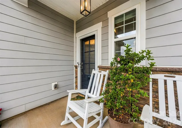 Photo 3 of Single family home for sale at 1734 Otter Perch Ln, Fort Mill, SC 29715 | MLS# 4426787 | Listing updated on 2026-09-23