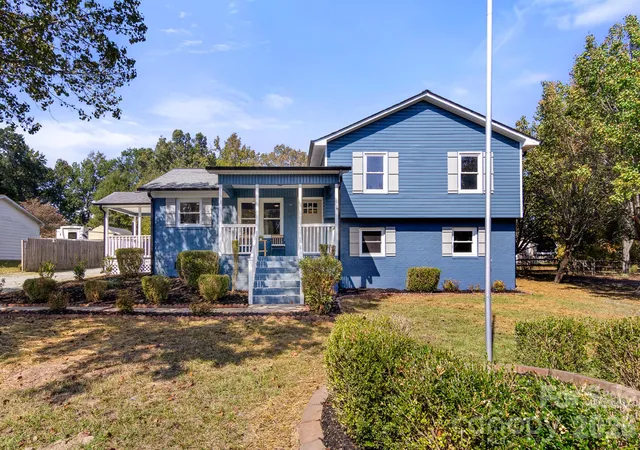 Photo 1 of Single family home for sale at 309 Catawba Cir N, Matthews, NC 28104 | MLS# 4426793 | Listing updated on 2026-10-19