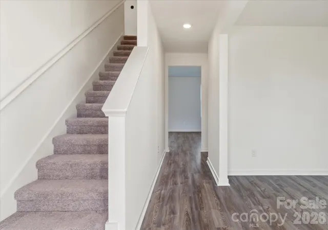 Photo 3 of Single family home for sale at 925 Kinnerton Trl, Spartanburg, SC 29301 | MLS# 4426794 | Listing updated on 2026-09-22