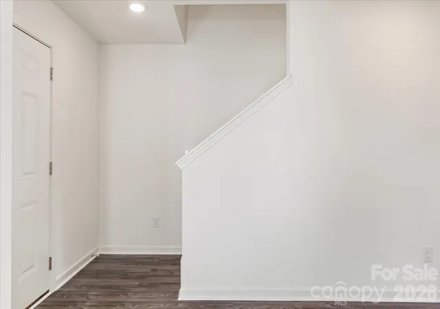 Photo 4 of Single family home for sale at 925 Kinnerton Trl, Spartanburg, SC 29301 | MLS# 4426794 | Listing updated on 2026-09-22
