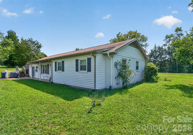 Photo 1 of Single family home for sale at 201 Cedarcrest Dr, Mooresville, NC 28115 | MLS# 4426801 | Listing updated on 2026-09-24