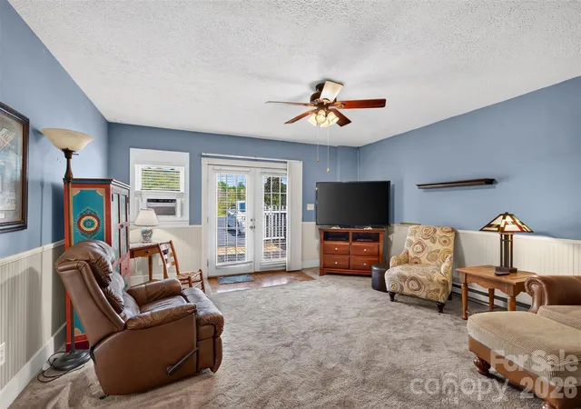 Photo 3 of Single family home for sale at 201 Cedarcrest Dr, Mooresville, NC 28115 | MLS# 4426801 | Listing updated on 2026-09-24