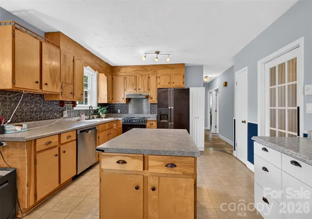 Photo 4 of Single family home for sale at 201 Cedarcrest Dr, Mooresville, NC 28115 | MLS# 4426801 | Listing updated on 2026-09-24