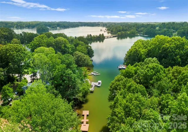 Photo 2 of Single family home for sale at 143 Hideaway Ln, Mooresville, NC 28117 | MLS# 4426802 | Listing updated on 2026-09-25