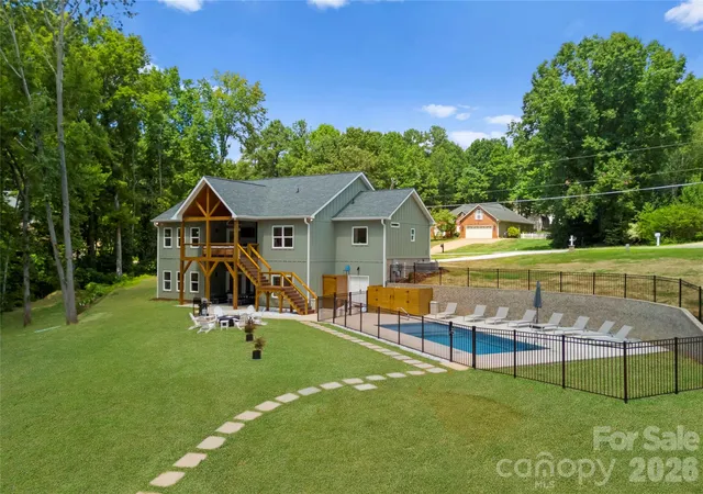 Photo 3 of Single family home for sale at 143 Hideaway Ln, Mooresville, NC 28117 | MLS# 4426802 | Listing updated on 2026-09-25