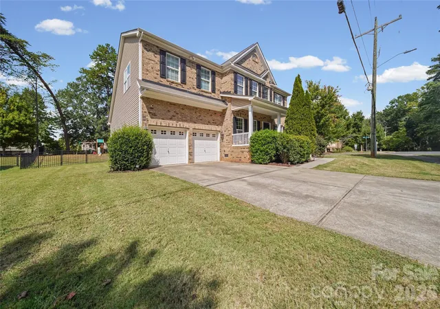 Photo 2 of Single family home for sale at 521 Stowe Rd, Belmont, NC 28012 | MLS# 4426823 | Listing updated on 2026-10-06