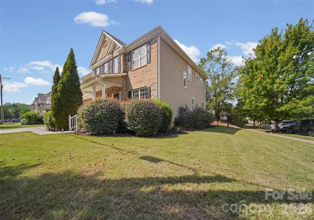 Photo 3 of Single family home for sale at 521 Stowe Rd, Belmont, NC 28012 | MLS# 4426823 | Listing updated on 2026-10-06