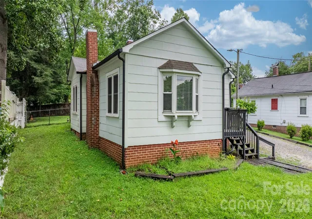 Photo 2 of Single family home for sale at 114 Virginia St Nw, Lenoir, NC 28645 | MLS# 4426824 | Listing updated on 2026-10-02