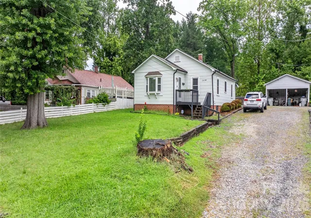 Photo 3 of Single family home for sale at 114 Virginia St Nw, Lenoir, NC 28645 | MLS# 4426824 | Listing updated on 2026-10-02