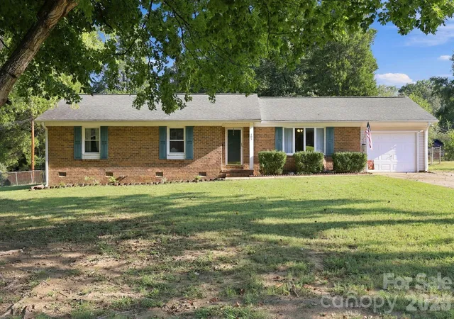 Photo 1 of Single family home for sale at 105 Stoneybrook Rd, Salisbury, NC 28147 | MLS# 4426829 | Listing updated on 2026-09-24