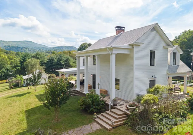 Photo 2 of Single family home for sale at 609 Auburn Rd, Waynesville, NC 28786 | MLS# 4426843 | Listing updated on 2026-10-07