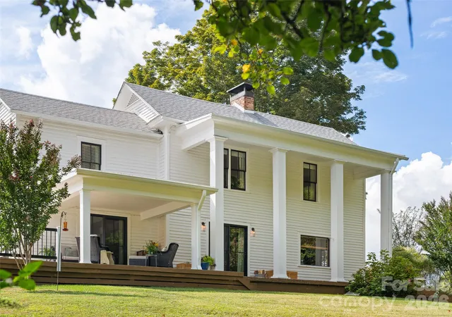 Photo 3 of Single family home for sale at 609 Auburn Rd, Waynesville, NC 28786 | MLS# 4426843 | Listing updated on 2026-10-07