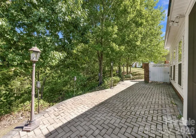 Photo 4 of Townhouse for sale at 14569 Greenpoint Ln, Huntersville, NC 28078 | MLS# 4426848 | Listing updated on 2026-10-04