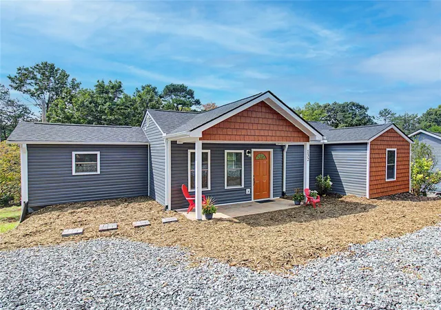 Photo 1 of Single family home for sale at 132 Locust Grv Rd, Weaverville, NC 28787 | MLS# 4426879 | Listing updated on 2026-10-07