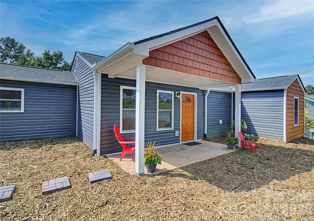 Photo 3 of Single family home for sale at 132 Locust Grv Rd, Weaverville, NC 28787 | MLS# 4426879 | Listing updated on 2026-10-07