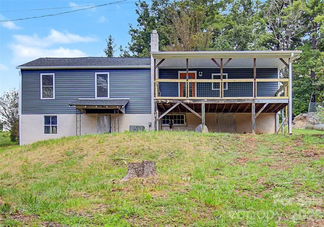 Photo 4 of Single family home for sale at 132 Locust Grv Rd, Weaverville, NC 28787 | MLS# 4426879 | Listing updated on 2026-10-07