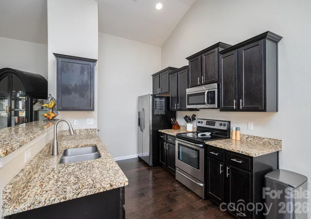 Photo 4 of Single family home for sale at 9012 Avery Meadows Dr, Charlotte, NC 28216 | MLS# 4426885 | Listing updated on 2026-10-16