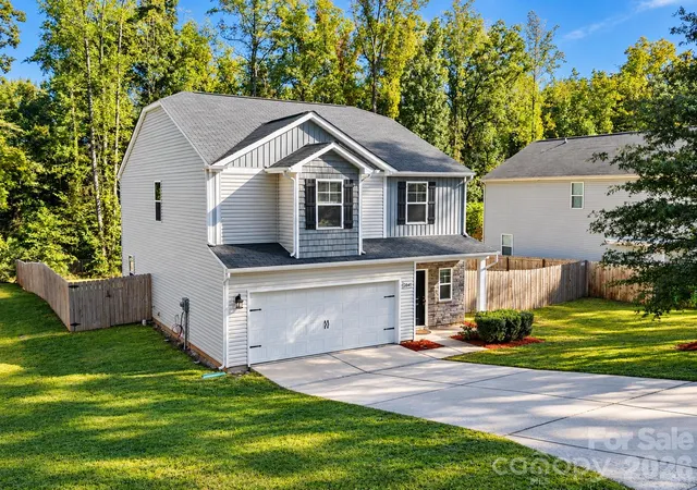 Photo 1 of Single family home for sale at 2647 Dellinger Dr, Charlotte, NC 28269 | MLS# 4426888 | Listing updated on 2026-10-08
