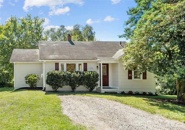 Photo 2 of Single family home for sale at 1110 N Ridge Rd, Hendersonville, NC 28792 | MLS# 4426893 | Listing updated on 2026-10-06