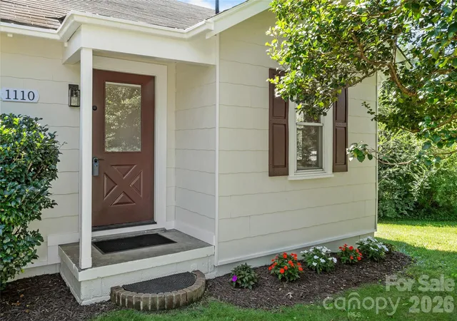 Photo 3 of Single family home for sale at 1110 N Ridge Rd, Hendersonville, NC 28792 | MLS# 4426893 | Listing updated on 2026-10-06