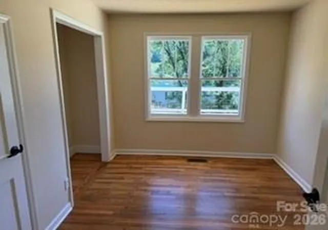 Photo 4 of Single family home for sale at 1110 N Ridge Rd, Hendersonville, NC 28792 | MLS# 4426893 | Listing updated on 2026-09-28