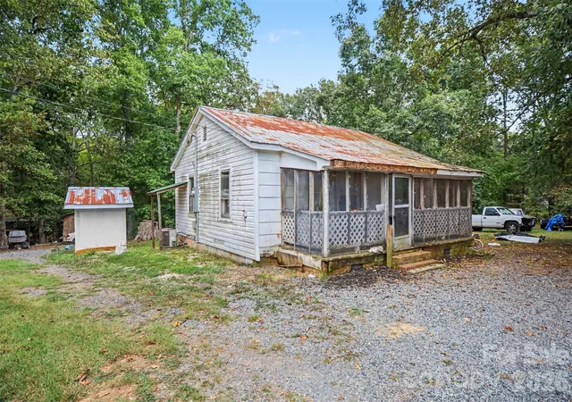 Photo 2 of Sale Pending at 1016 Wade Rorie Rd, Wingate, NC 28174 | MLS# 4426894 | Listing updated on 2026-10-02