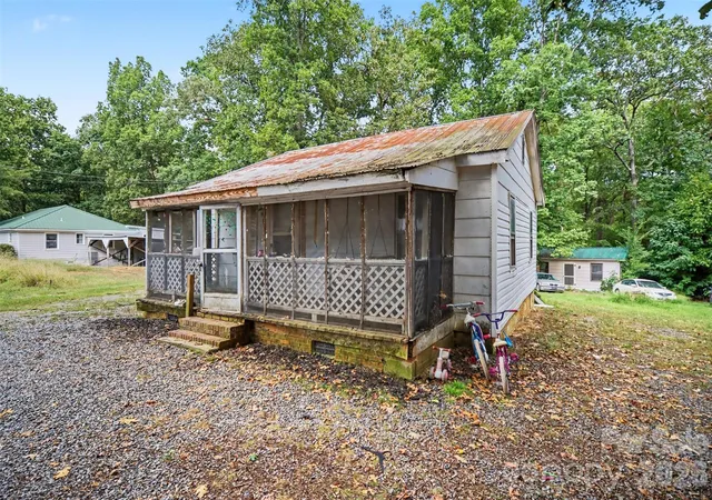 Photo 3 of Sale Pending at 1016 Wade Rorie Rd, Wingate, NC 28174 | MLS# 4426894 | Listing updated on 2026-10-02