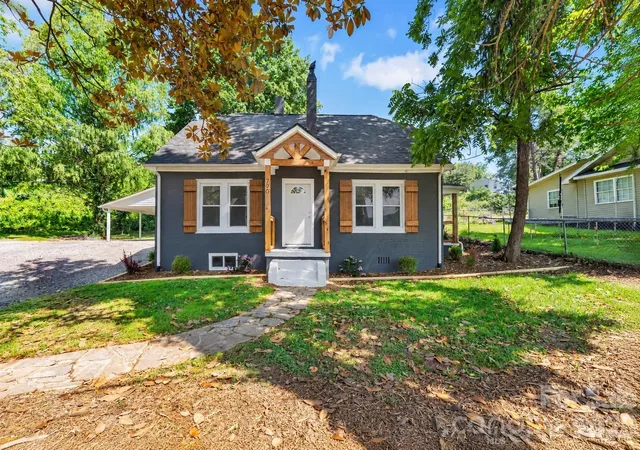 Photo 3 of Single family home for sale at 790 W Tate St, Marion, NC 28752 | MLS# 4426899 | Listing updated on 2026-09-22
