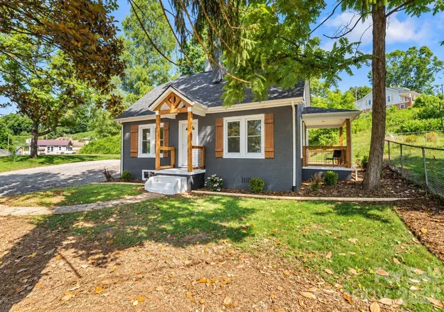 Photo 4 of Single family home for sale at 790 W Tate St, Marion, NC 28752 | MLS# 4426899 | Listing updated on 2026-09-22