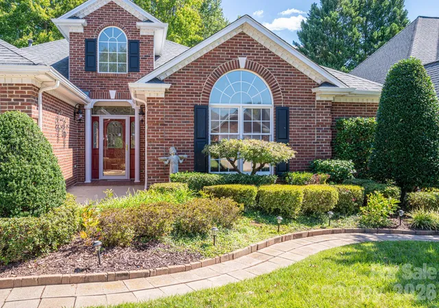 Photo 2 of Single family home for sale at 2972 Heritage Cmns Ln, Gastonia, NC 28054 | MLS# 4426918 | Listing updated on 2026-10-02