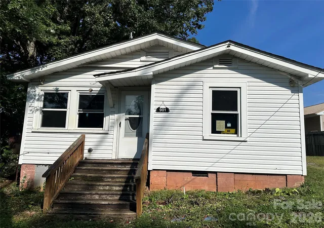 Photo 1 of Single family home for sale at 901 State St #Ext, Marion, NC 28752 | MLS# 4426922 | Listing updated on 2026-09-25