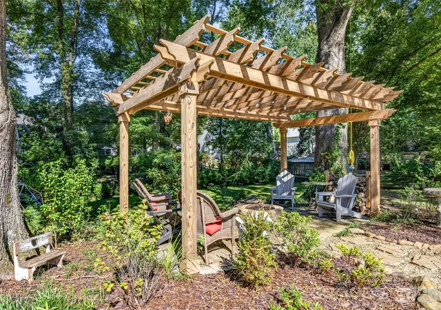 Photo 3 of Single family home for sale at 19916 Floral Ln, Cornelius, NC 28031 | MLS# 4426926 | Listing updated on 2026-10-03