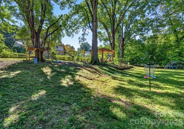 Photo 3 of Single family home for sale at 19916 Floral Ln, Cornelius, NC 28031 | MLS# 4426926 | Listing updated on 2026-10-03