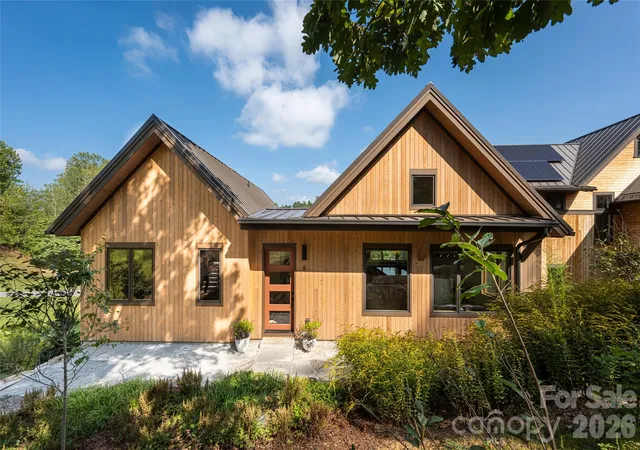 Photo 2 of Single family home for sale at 6 River Run, Asheville, NC 28804 | MLS# 4426927 | Listing updated on 2026-09-25