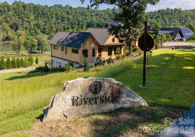 Photo 3 of Single family home for sale at 6 River Run, Asheville, NC 28804 | MLS# 4426927 | Listing updated on 2026-09-25