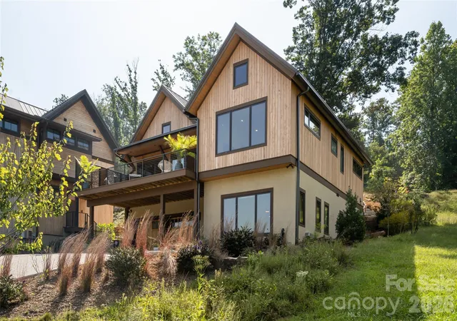 Photo 4 of Single family home for sale at 6 River Run, Asheville, NC 28804 | MLS# 4426927 | Listing updated on 2026-09-25