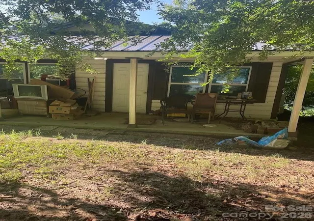 Photo 2 of Single family home for sale at 621 Johns Ln, Gastonia, NC 28052 | MLS# 4426931 | Listing updated on 2026-09-21