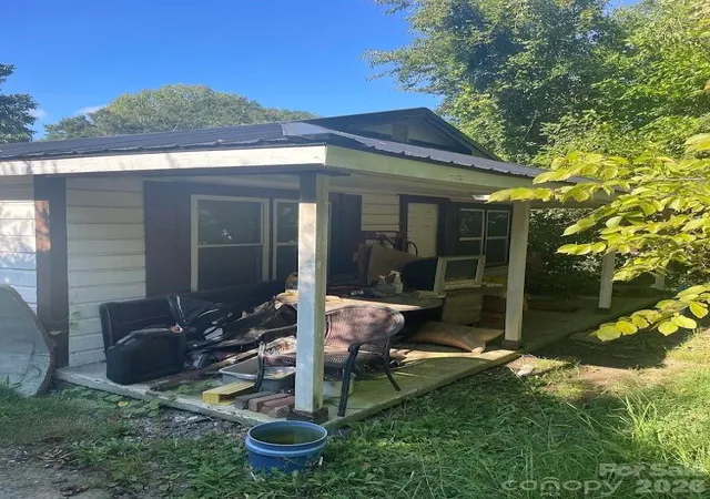 Photo 3 of Single family home for sale at 621 Johns Ln, Gastonia, NC 28052 | MLS# 4426931 | Listing updated on 2026-09-21