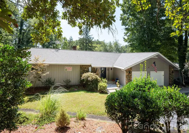 Photo 2 of Single family home for sale at 30 W Fairway Dr, Etowah, NC 28729 | MLS# 4426945 | Listing updated on 2026-09-22
