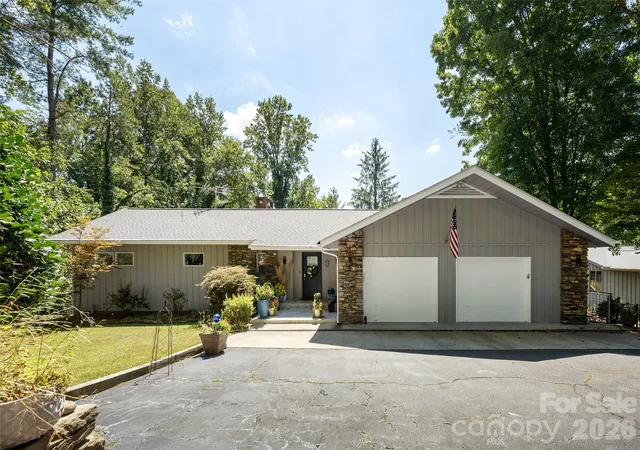 Photo 3 of Single family home for sale at 30 W Fairway Dr, Etowah, NC 28729 | MLS# 4426945 | Listing updated on 2026-09-22