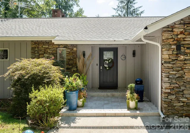 Photo 3 of Single family home for sale at 30 W Fairway Dr, Etowah, NC 28729 | MLS# 4426945 | Listing updated on 2026-09-22