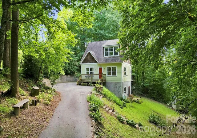 Photo 1 of Single family home for sale at 11 Old Patton Hl Rd, Swannanoa, NC 28778 | MLS# 4426946 | Listing updated on 2026-09-30