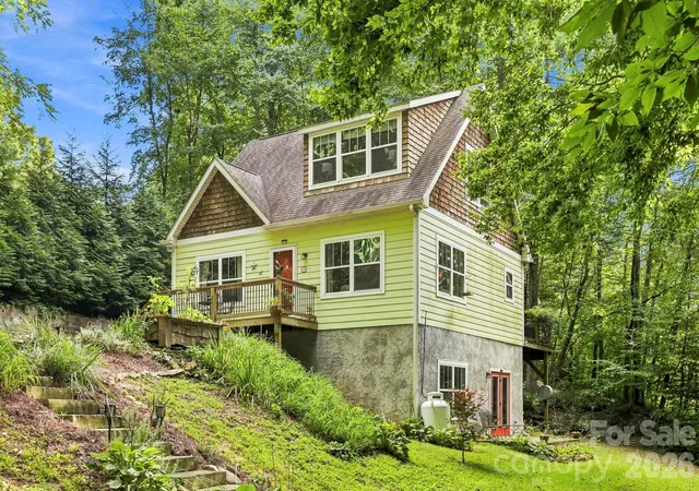 Photo 2 of Single family home for sale at 11 Old Patton Hl Rd, Swannanoa, NC 28778 | MLS# 4426946 | Listing updated on 2026-09-30