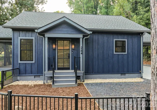 Photo 3 of Single family home for sale at 264 Elm St, Rutherfordton, NC 28139 | MLS# 4426947 | Listing updated on 2026-09-22