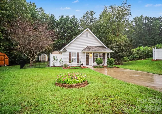 Photo 3 of Single family home for sale at 5321 Park Pl Dr, Dallas, NC 28034 | MLS# 4426948 | Listing updated on 2026-09-26
