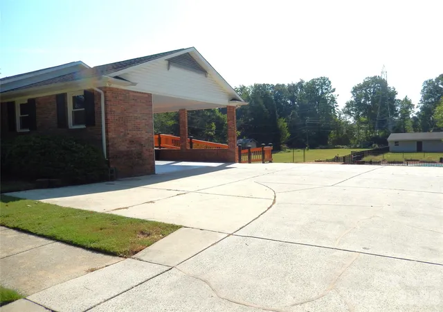 Photo 3 of Single family home for sale at 6700 Pine Lake Ln, Mint Hill, NC 28227 | MLS# 4426952 | Listing updated on 2026-09-23