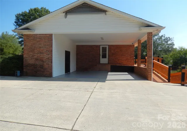 Photo 4 of Single family home for sale at 6700 Pine Lake Ln, Mint Hill, NC 28227 | MLS# 4426952 | Listing updated on 2026-09-23