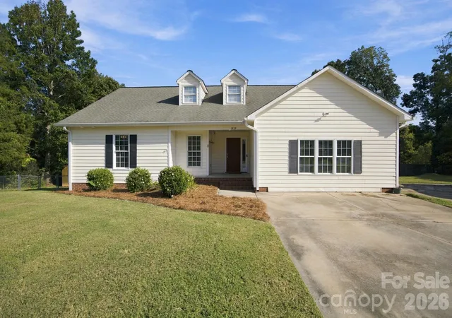 Photo 2 of Single family home for sale at 1829 Kenmore Dr, Statesville, NC 28625 | MLS# 4426962 | Listing updated on 2026-09-22