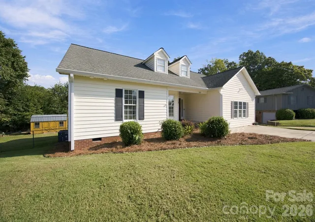 Photo 3 of Single family home for sale at 1829 Kenmore Dr, Statesville, NC 28625 | MLS# 4426962 | Listing updated on 2026-09-22