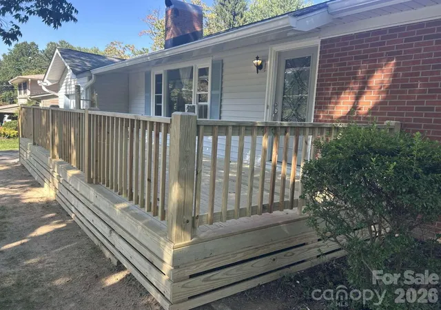 Photo 2 of Single family home for sale at 1225 Pinebrook Cir, Hendersonville, NC 28739 | MLS# 4426966 | Listing updated on 2026-09-23